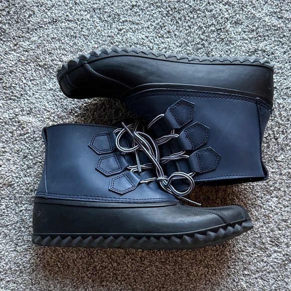 Merona Shoes - Merona Black and Blue Winter Boots